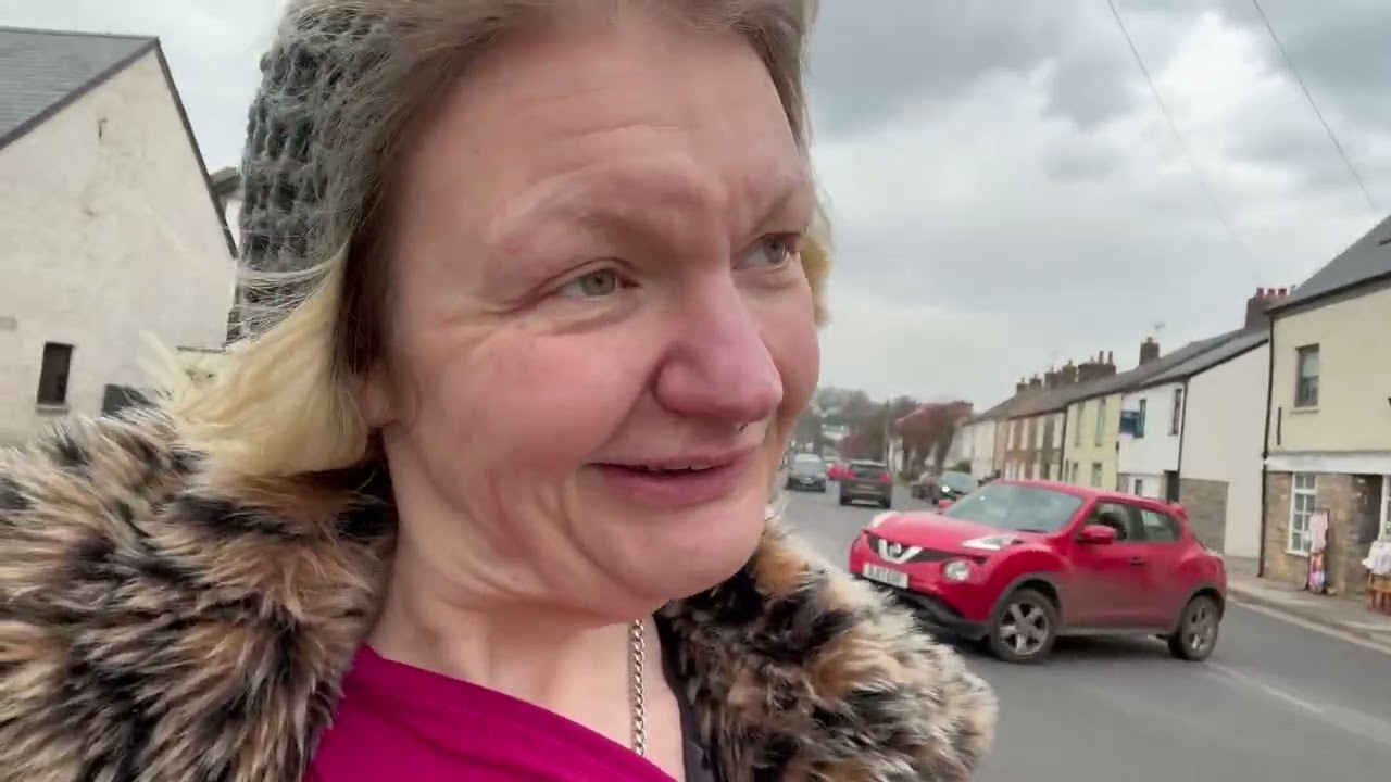 Clicky Cracky | Cowbridge Charity Shopping | I Got My Spenny Auction Haul!