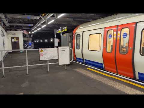 District Line S Stock Departing Stepney Green