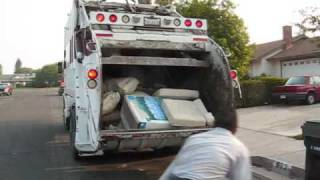 Garbage Truck Eats your Household Furniture! (Leach 2RII)
