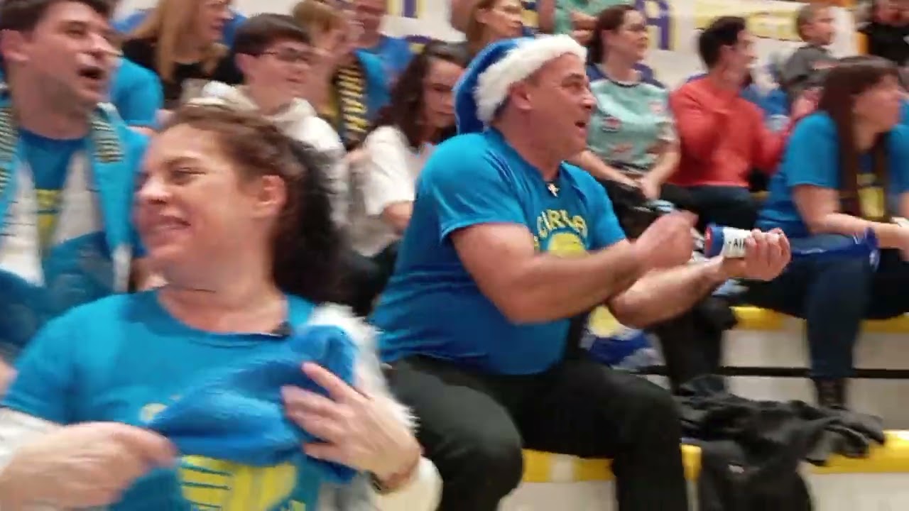 Último set voley. Victoria Grupo Herce Soria us Guaguas las Palmas...Desde La peña La curva Soriana.