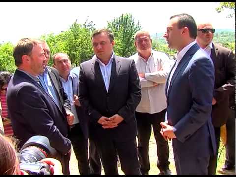 პრემიერ-მინისტრი საავტომობილო გზის მშენებლობაზე