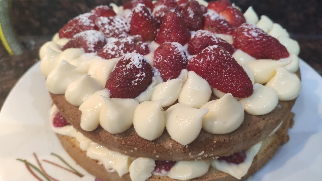 Çilekli pasta / Pastacı kreması tarifi 🍓🍰 YouTube