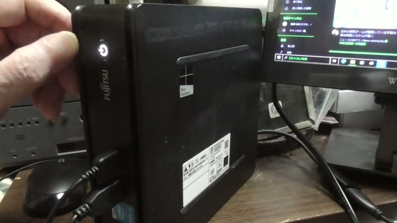 富士通エスプリモQ520/KもミニPCだが、DVDドライブ付きだった - YouTube