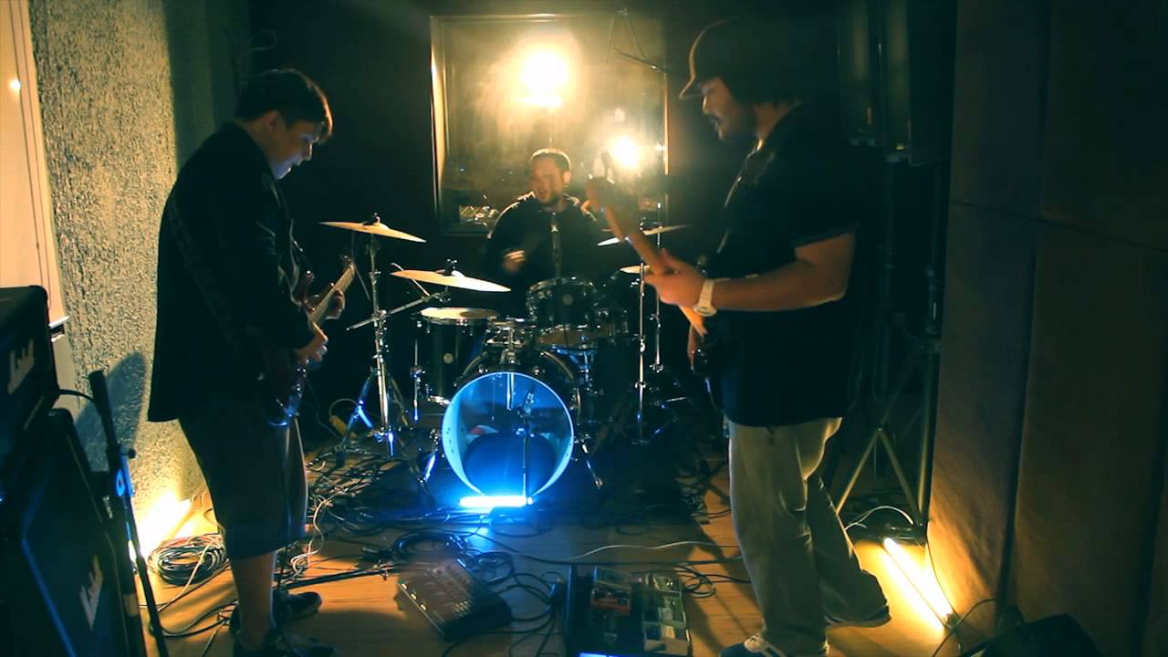 Earthmover - Ivered Ago (Live) Shot and recorded at Love One Another Studio