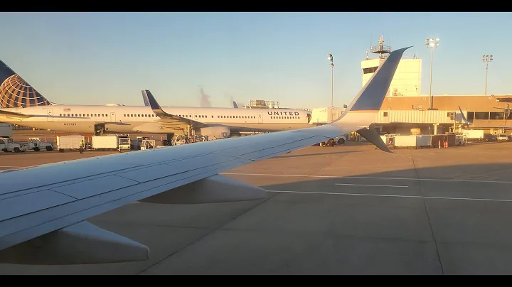 United Airlines (UA1687)  B737-800 takeoff at Houston (IAH) to New York City (LGA)