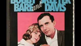 Video thumbnail of "Bobby Bare & Skeeter Davis - In The Misty Moonlight"