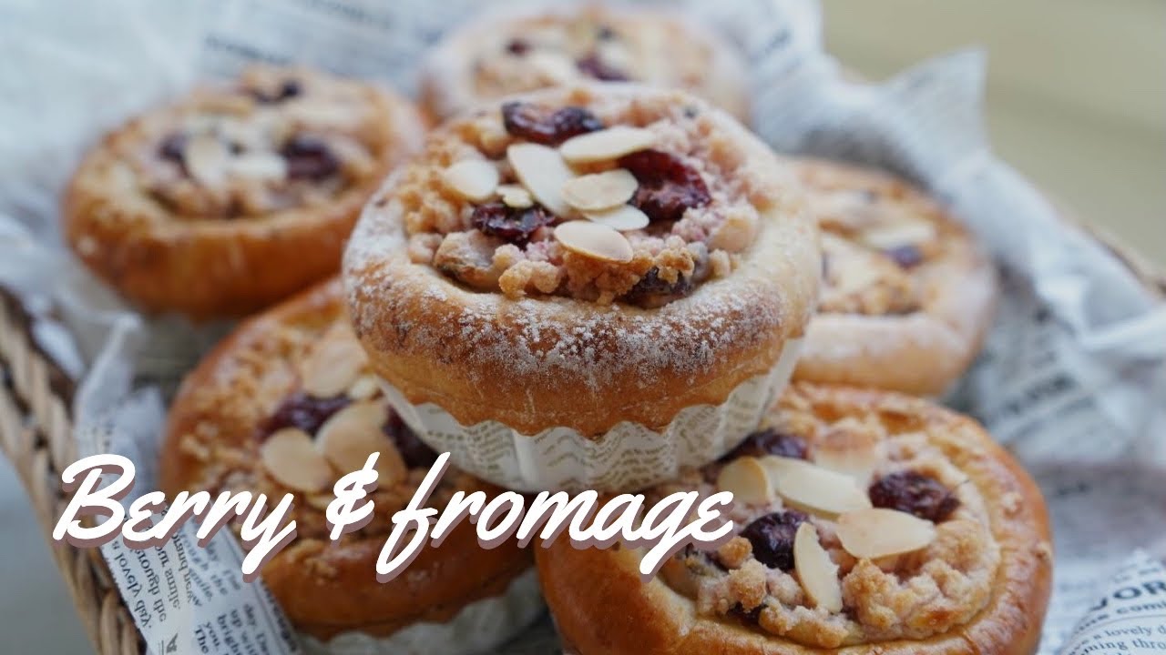 ふわふわで甘酸っぱ〜い♡ベリー＆フロマージュ♡I recommend this bread for your family's tea time! Berry and fromage./パン作り