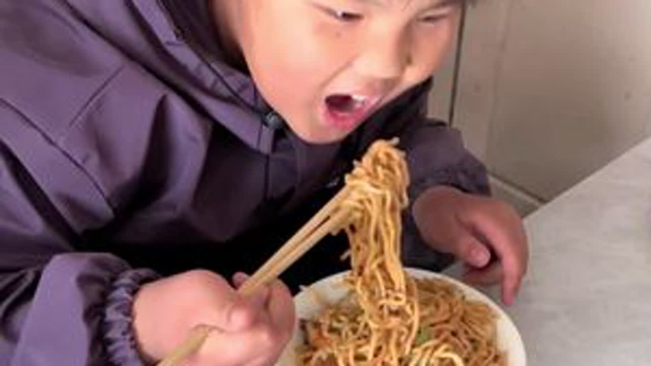 @抖音创作小助手 #农村生活 #农村原创视频 #抖音记录农村生活 豆角焖面