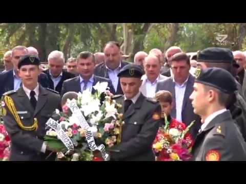 ქუთაისში საქართველოს ტერიტორიული მთლიანობისთვის დაღუპულთა მემორიალი გვირგვინებით შეამკეს /MTAVARI/