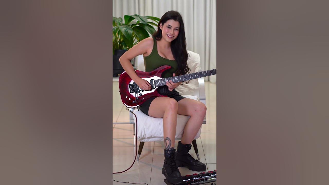 Like a stone 🌿What’s your favorite guitar effect pedal? - Larissa Liveir #guitar #guitargirl