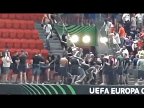 AS Roma vs Feyenoord | Fans clash in stadium