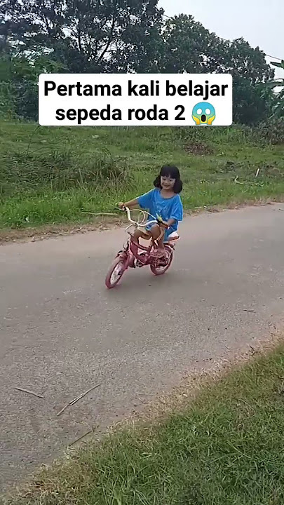 Pertama kali belajar sepeda roda 2 😱. langsung bisa.. #shortskid #belajarsepeda