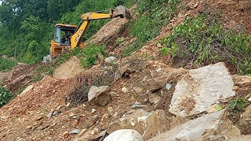 JCB 3 DX BACKHOE LOADER CLEARING LANDSLIDE PLACE