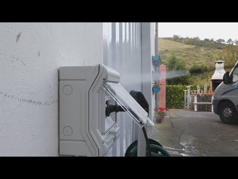 Video: Instalación de un enchufe exterior. Bloque de enchufes para exterior