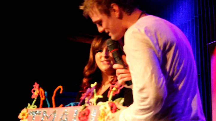 Aaron Carter sings "I'm all about you" to Heather ...