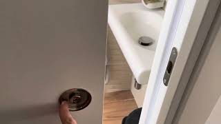 Como abrir puerta de baño cerrada