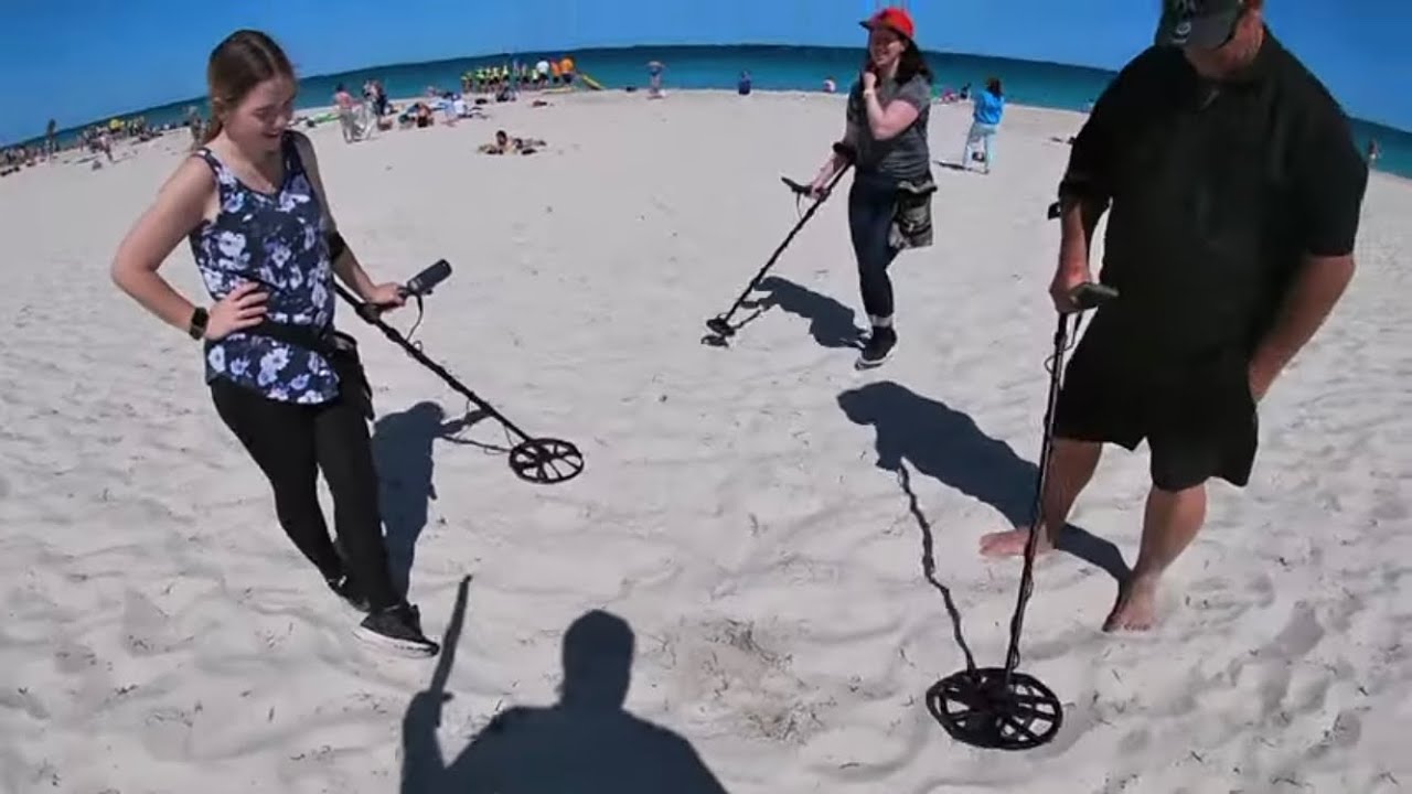 Beach Metal Detecting, DAD'S BACK ON THE GOLD! - YouTube