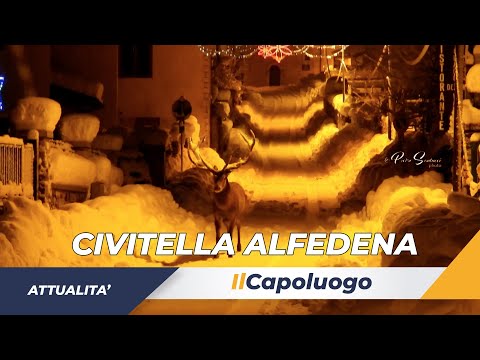 Civitella Alfedena, spalare la neve con un cervo spettatore