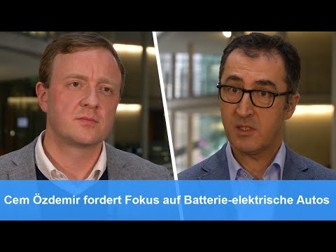 Cem Özdemir fordert Fokus auf Batterie-elektrische Autos – „electrive.net LIVE“