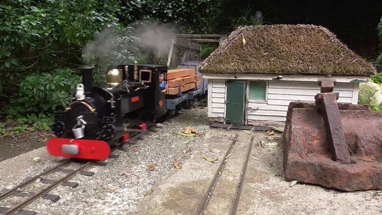 SLR visits the Llechfan Garden Railway