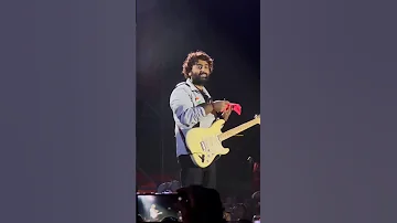 Arijit Singh:"Stop Stop⚠️ I Don't Like Photograph and Autograph, It's Just Waste Of Time For Me"