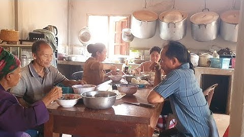 Ua siab  iab qaib rau peb noj hais niam thiab txiv tuaj noj qaib