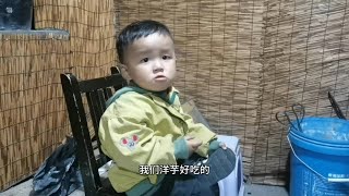 今天去姐姐家，姐姐煮酸汤猪脚吃，小宝说洋芋也好吃@苏老鹰 #乡村美食