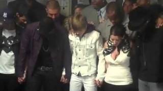 Justin Bieber Backstage Prayer Circle