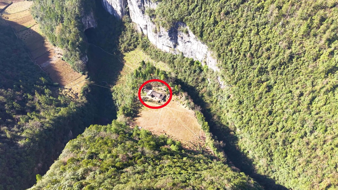 Дядя живёт в уединении в долине, проходя через три большие пещеры.