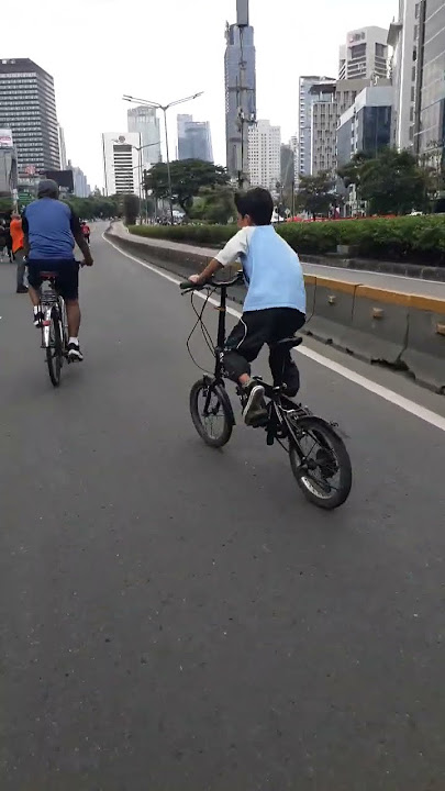 ngerii#shorts#bocil semangat gowesnya keren mau ngejar gak kena2 nyampe diri2 genjot sepedanya#cfd