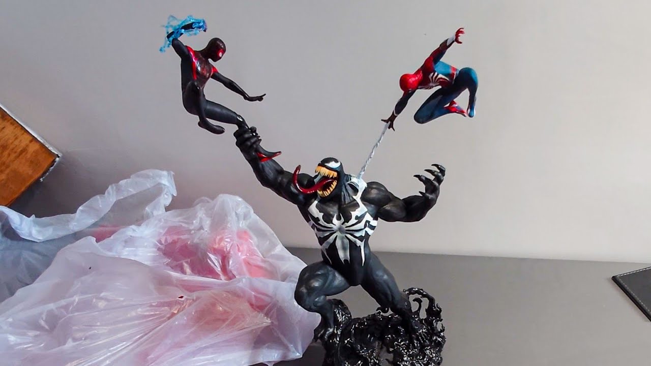 Spider-Man 2 : une PS5 collector avec Venom et Peter Parker, elle est  sublime