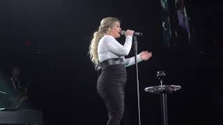 Kelly Clarkson covers &quot;The Weight&quot; by Aretha Franklin - (2019-02-01) - Glendale, AZ (4k)