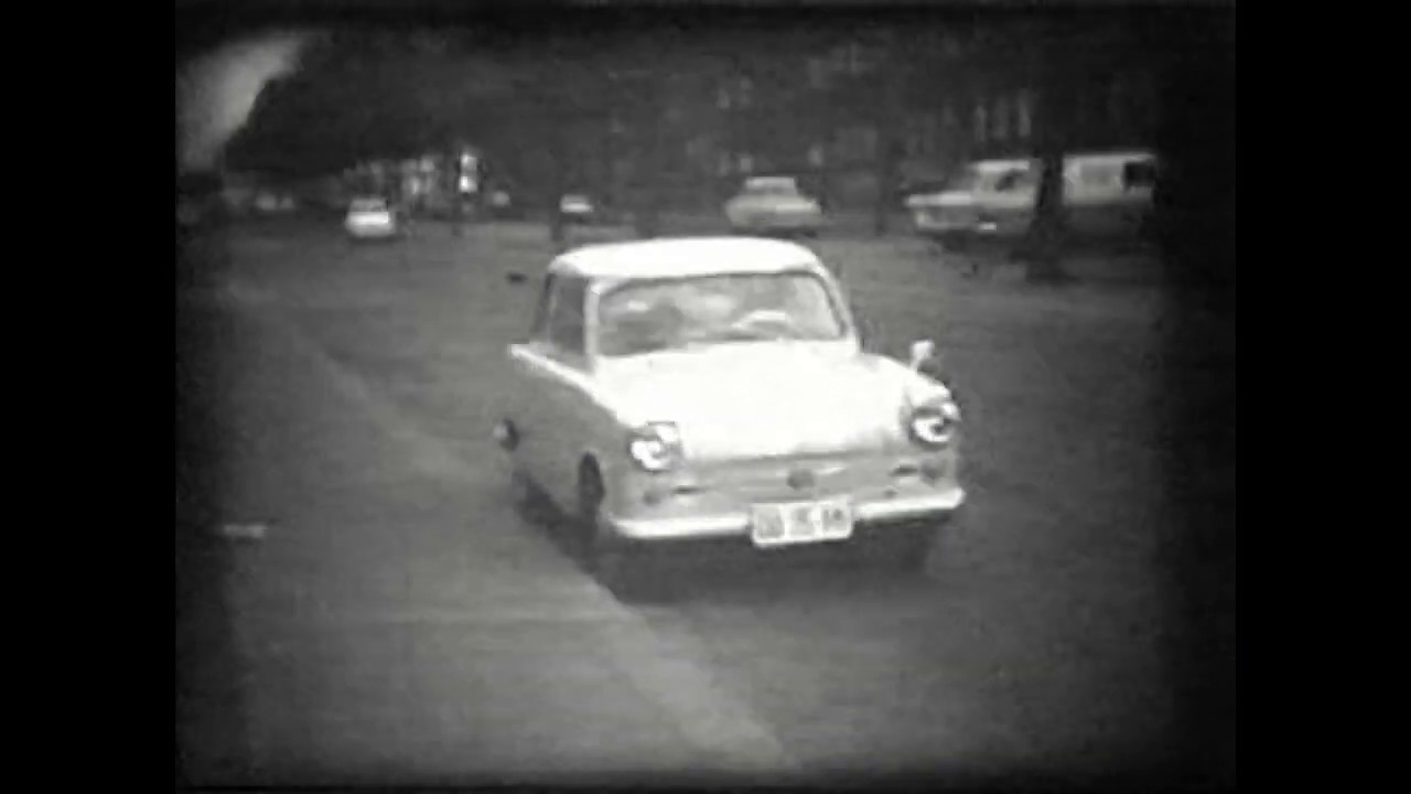 8K: Autos 1960, Normal 8 Film, Upscaled 600%