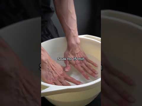 Videó: Hogyan kell kezelni a bőrkeményedést a kezén és a lábán: 14 lépés