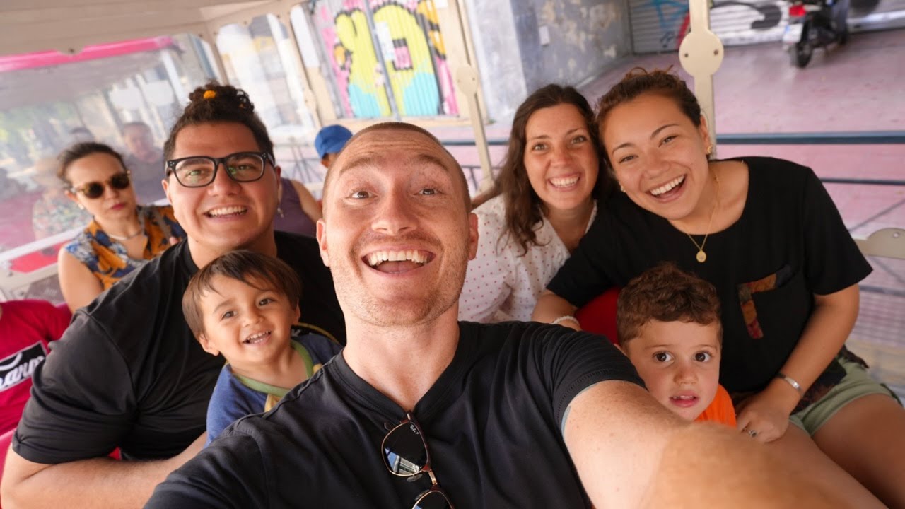 CHAOTIC ATHENS FOOD TOUR (with friends!)