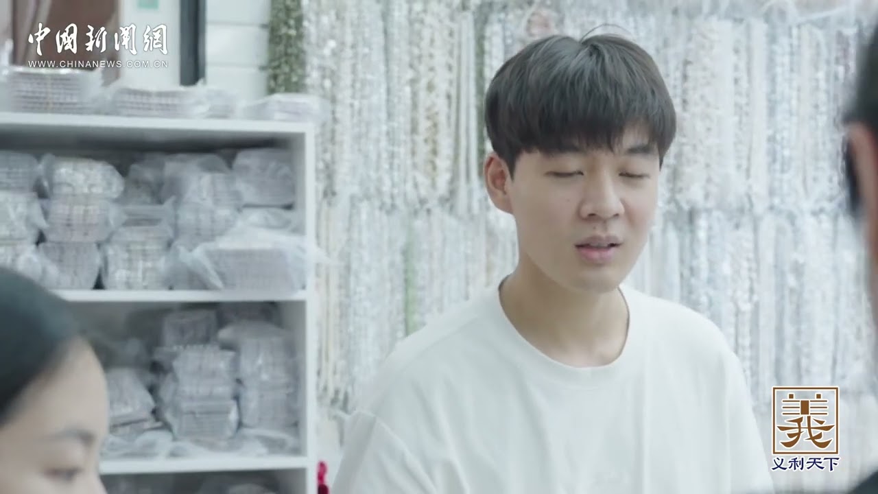 At Yiwu International Trade City, Shou Zhenyu, a second-generation pearl entrepreneur from Zhuji