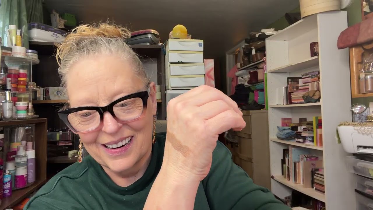 COME AND GET READY WITH ME WHILE I OVERSHARE. LOL. AND USE THE NEW IT COSMETICS BALM FOUNDATION!!