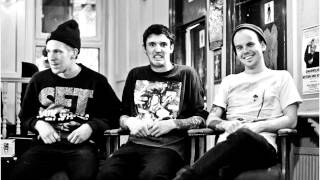 Video voorbeeld van "Gnarwolves- Chlorine in the Jean Pule"