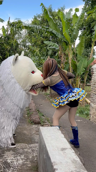 Macan sukanya gigit bety dari belakang