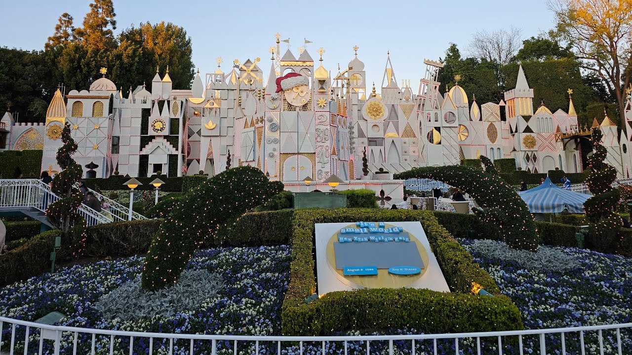 it's a Small World Holiday - POV January 2025
