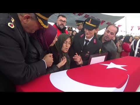 Şehit düşen oğlunun