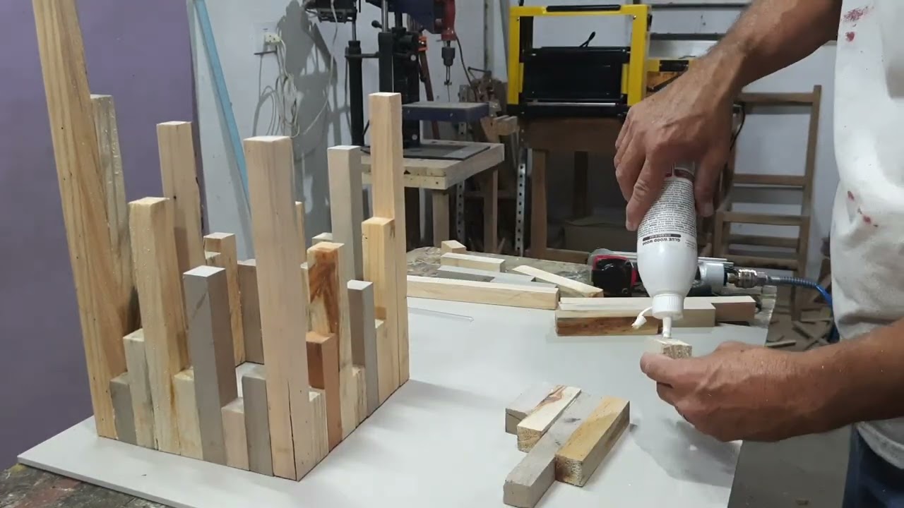 Fiz com sobras de madeira / arandela/ abajur/ luminária