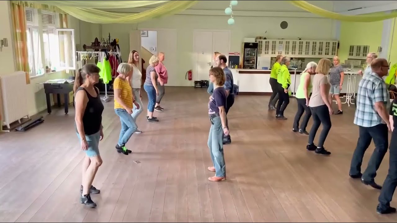 Lindi Shuffle Line Dance (Demo)
