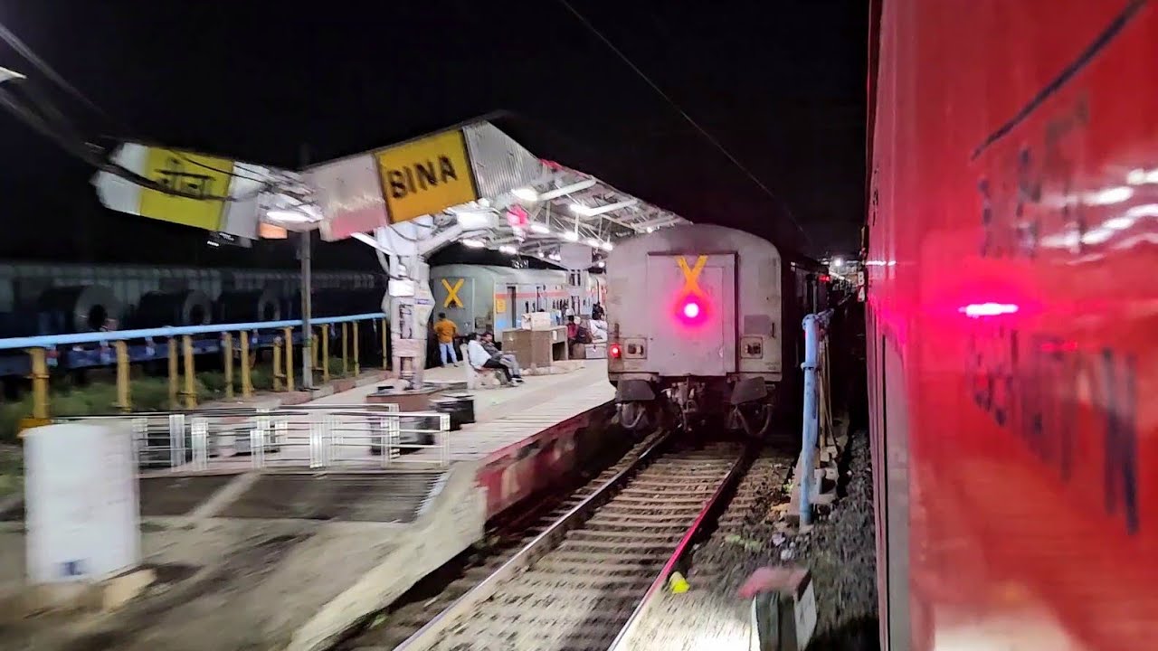 Double Overtake !! Tamil Nadu Express overtaking Grand Trunk Express & Tulsi Express at Bina !!