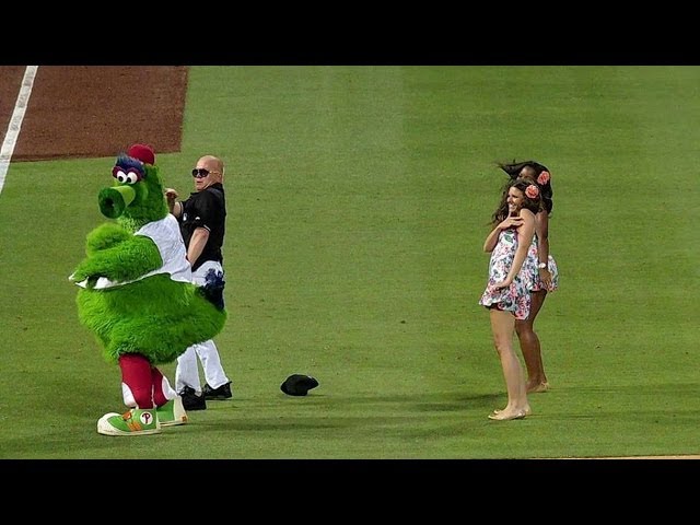 Phillie Phanatic shows off his dance moves class=