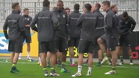 WM-Qualifikation: Fußball-Nationalmannschaft trainiert in Hamburg