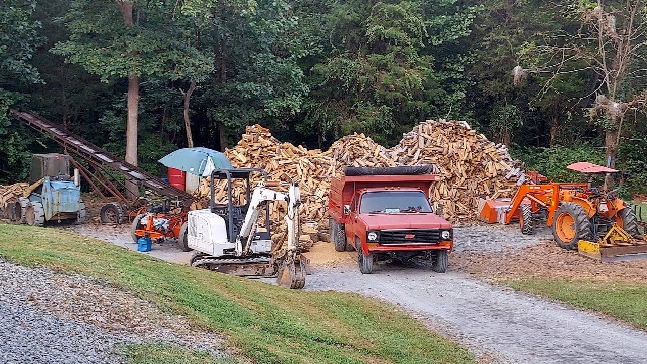 2 cord of firewood on the dump trailer. - YouTube