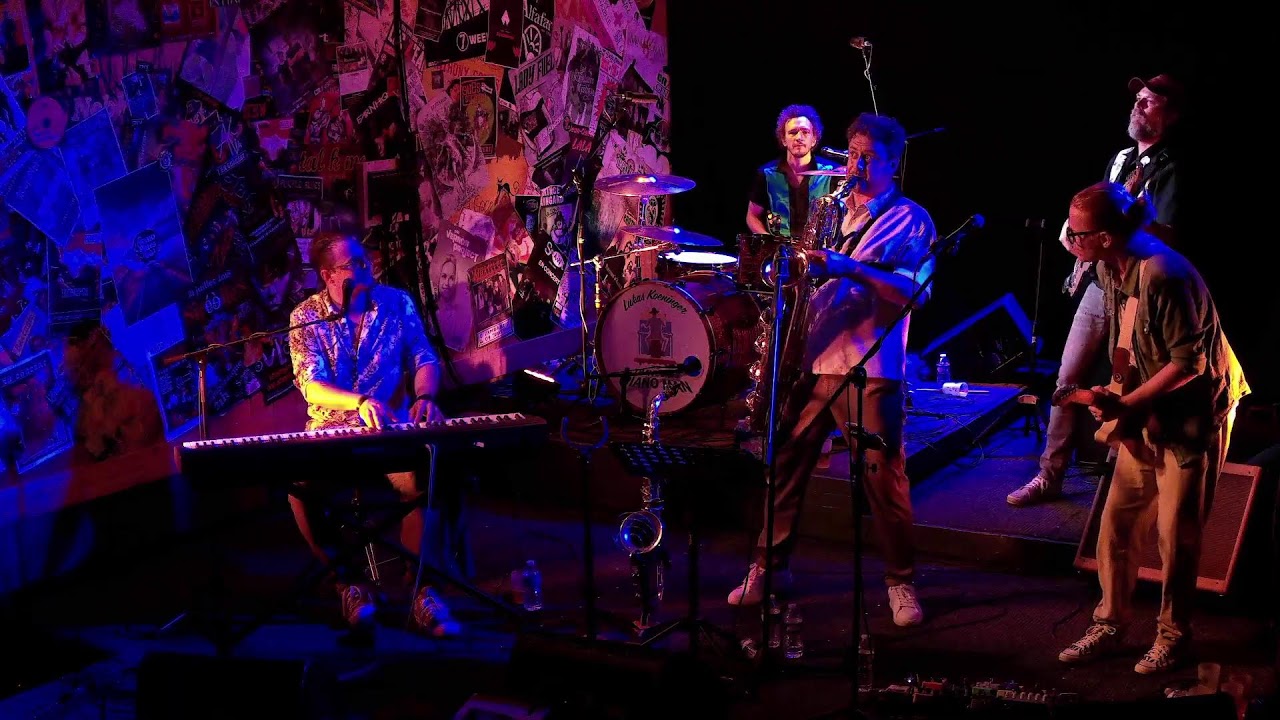 THE TRAVELING PIANO MAN & the Rockin' Roosters (boogie woogie) 27