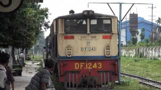 Birmanie (Myanmar) - Circle Line (Train de banlieue à Yangon) by Bernard ROMY 9,358 views 9 years ago 7 minutes, 27 seconds
