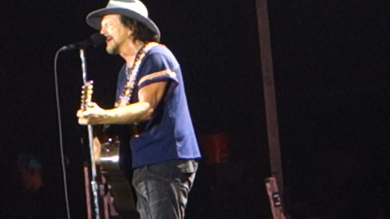 Eddie Vedder - Pearl Jam - No Surrender (Springsteen cover